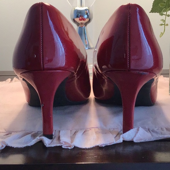 Predictions Comfort Plus Cherry Red Pumps - Picture 4 of 8